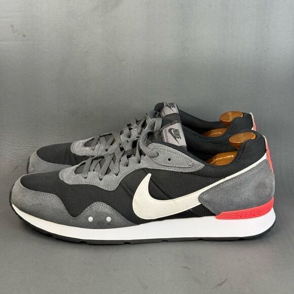 Nike Venture Runner Black Iron Grey athletic sneaker shoes men’s size 15